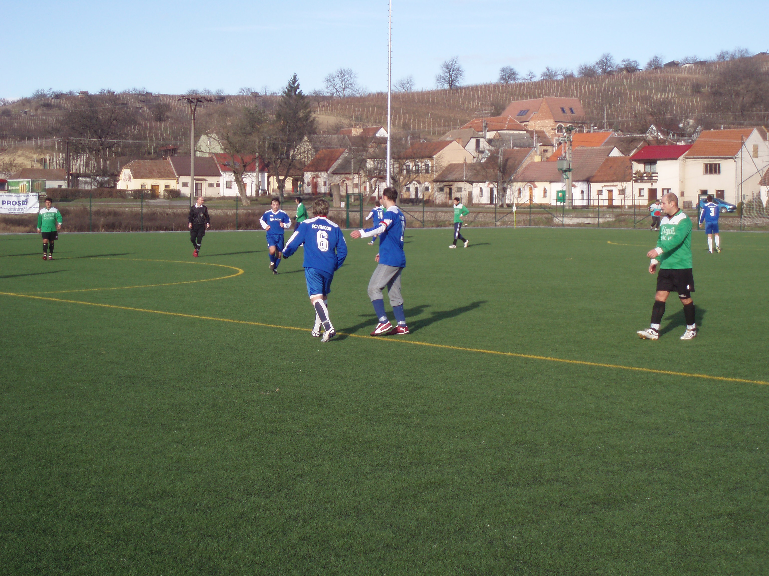 Střídání hráčů probíhalo jako v hokeji.